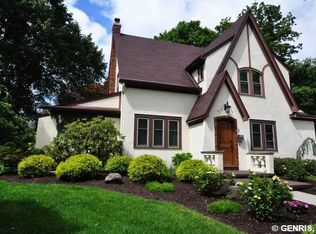 1 Chadwell Rd, Irondequoit, NY 14609