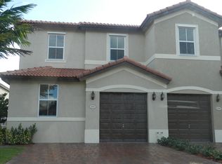 1032 NE 207th Ter, Miami, FL 33179