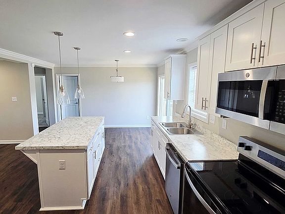 4th image of 178 Upper Gateway Cir