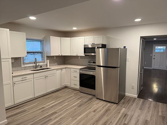 4th image of 2200 Ozark St