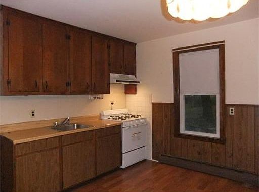 5th image of 516 Willard St