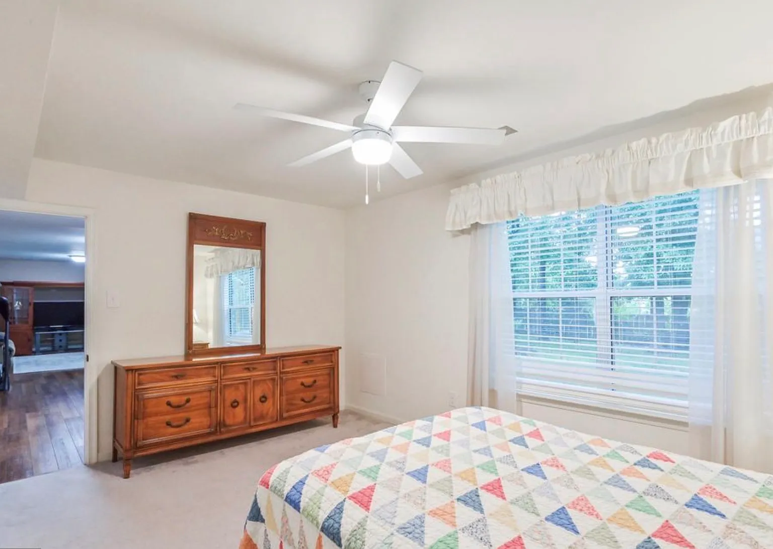1 bed, 1200 sqft, $1,650 — Photo 3
