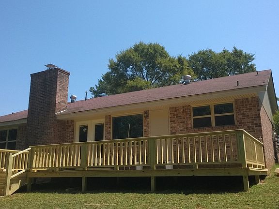 4th image of 10 Fontaine Dr