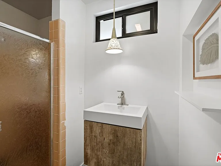 6558 Lasaine Ave — Photo 28