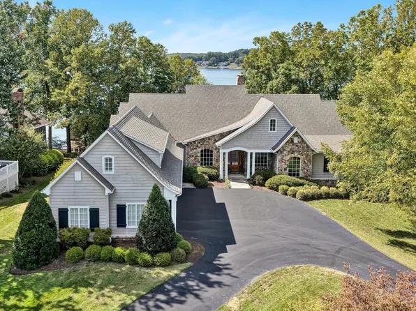 405 Island View Dr, Penhook, VA 24137