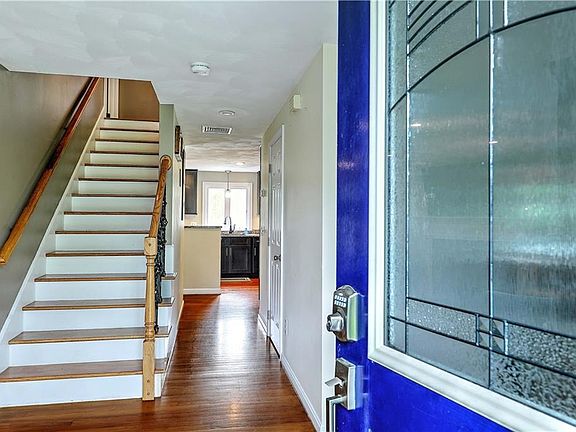 4th image of 4 Douglas Dr