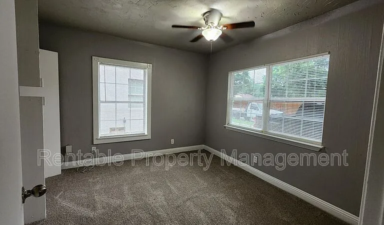 406 W 14th St — Photo 3