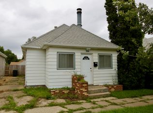 208 3rd Ave NE, Mandan, ND 58554