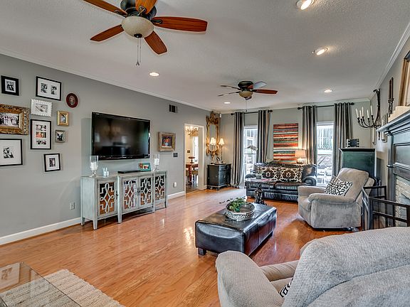 5th image of 2952 N Hampton Dr
