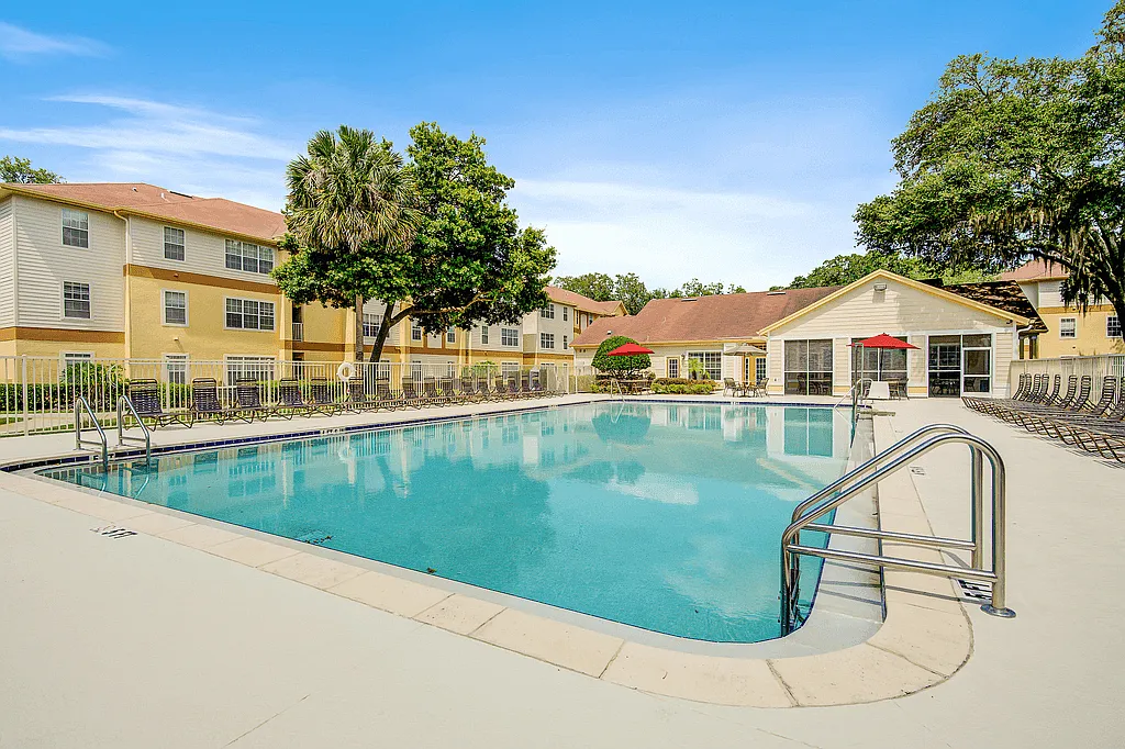 Williams Landing and Villas Apartments — Photo 2