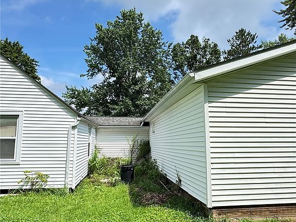 4th image of 547 Ewart Rd