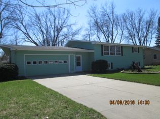 717 18th St, Windom, MN 56101