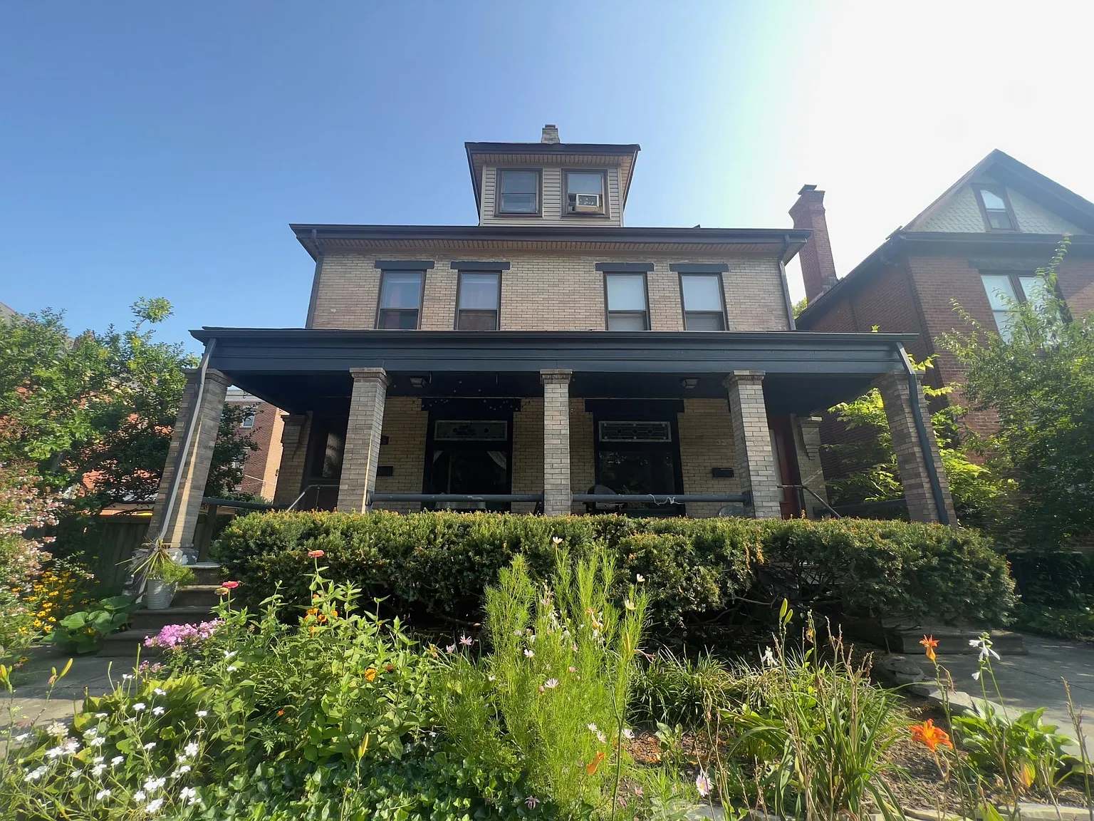 336 W 5th Ave — Photo 1