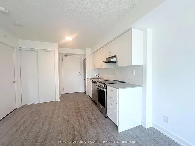 2 River Plate St #307 — Photo 2