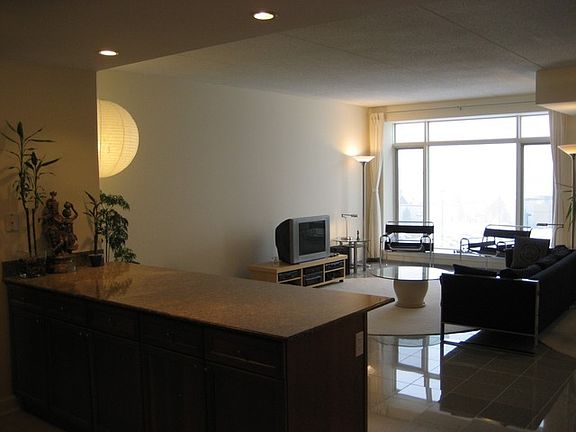 2nd image of 865 E 22nd St #424