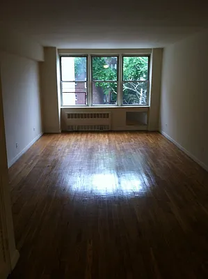 Rented by Smart NY Realty LLC | media 26