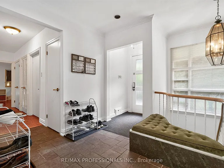 89 Valecrest Dr — Photo 4