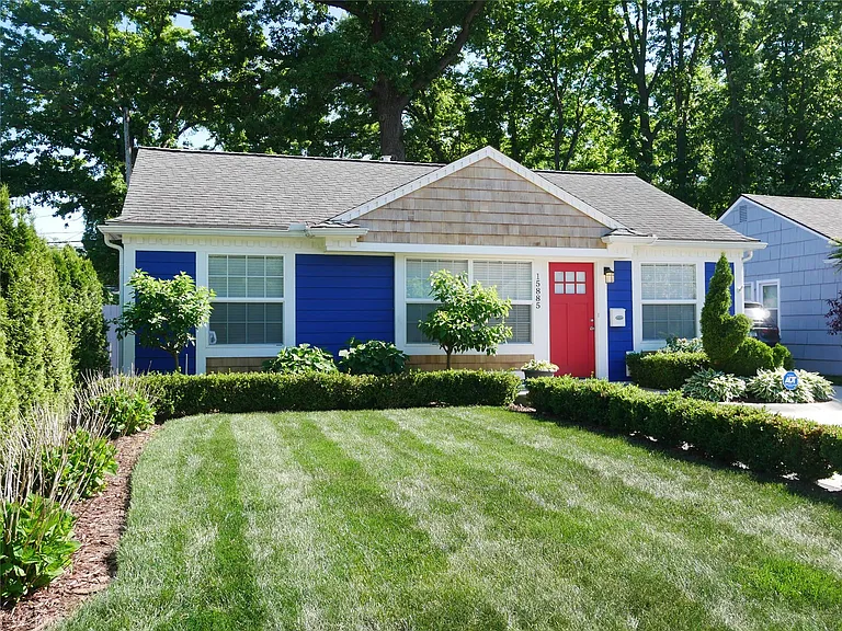 15885 W Forteen Mile Rd — Photo 1