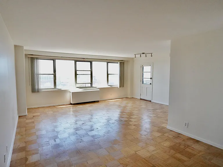 225 Saint Pauls Ave #11R — Photo 3