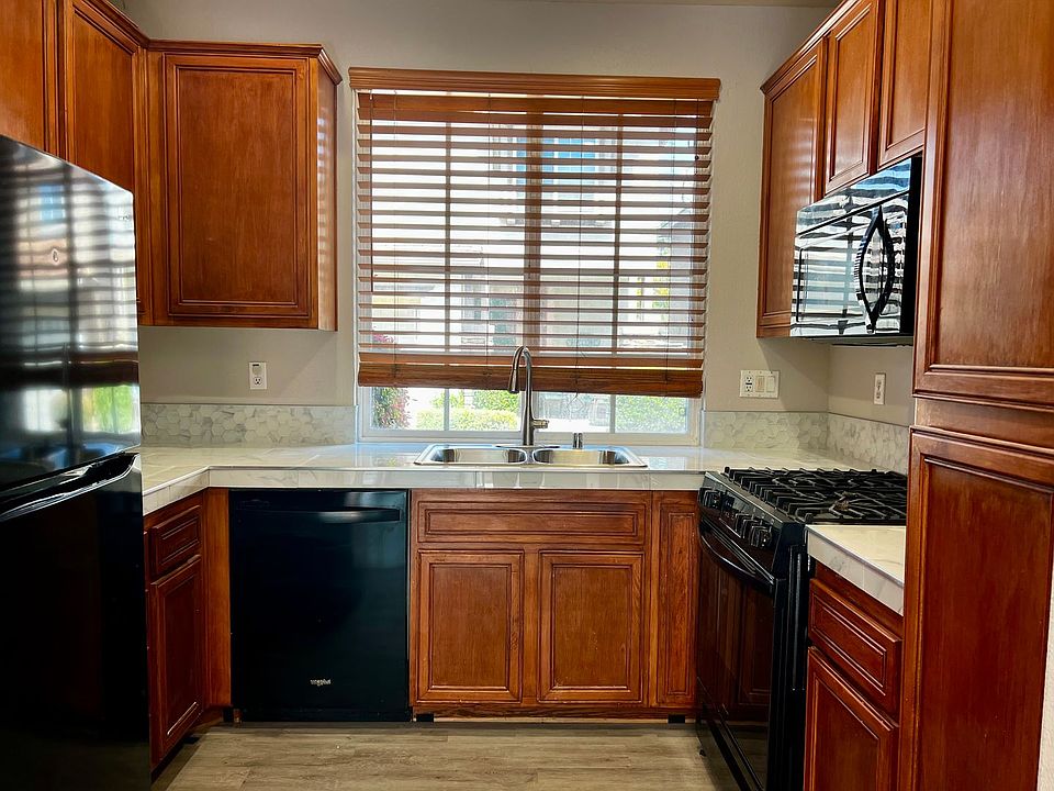 2nd image of 1528 Prescott Dr