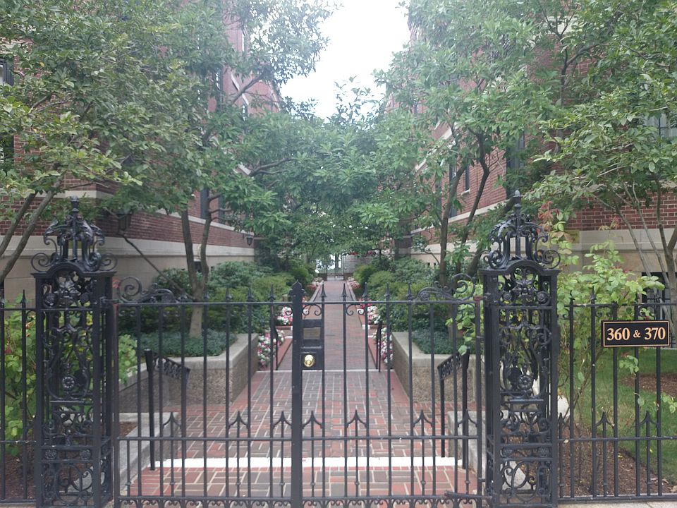 2nd image of 370 Beacon St