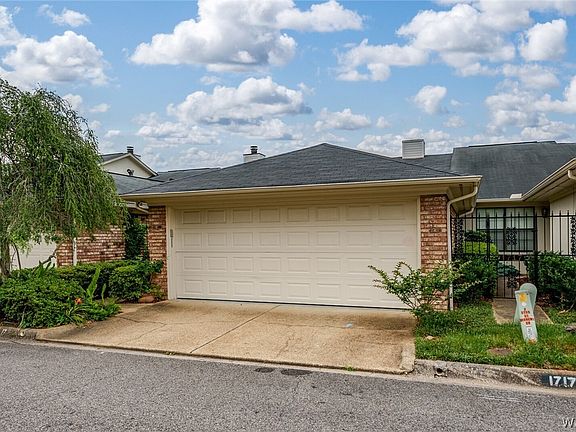 2nd image of 1715 Saint Andrews Dr