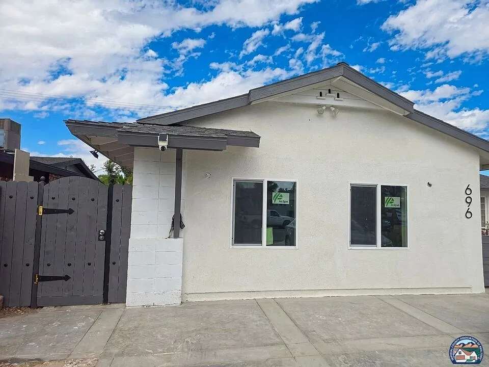 696 Yucca Dr #3