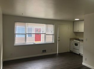 319 NW 85th St #3, Seattle, WA 98117