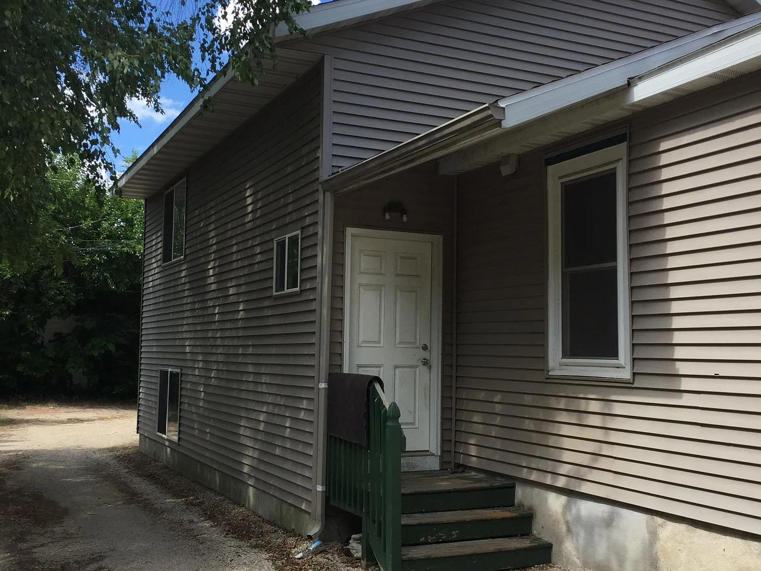 5 bed, 2000 sqft, $415 — Photo 2