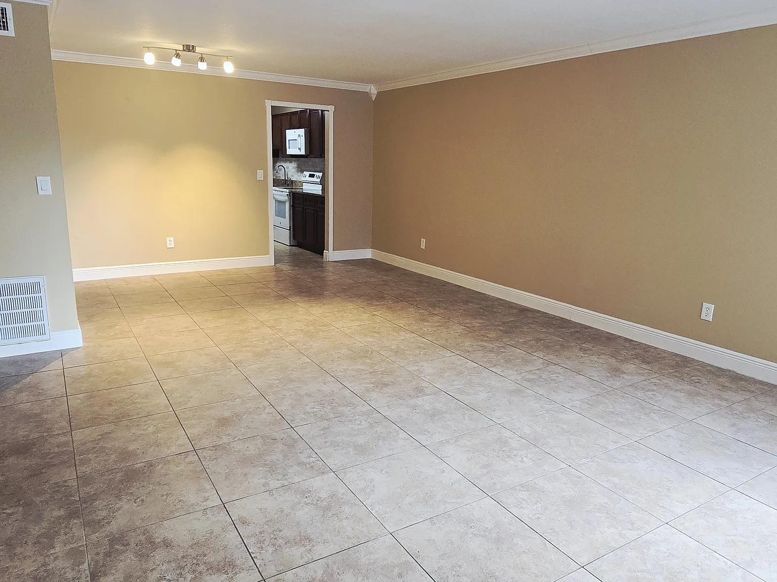 55 Northlake Blvd — Photo 2