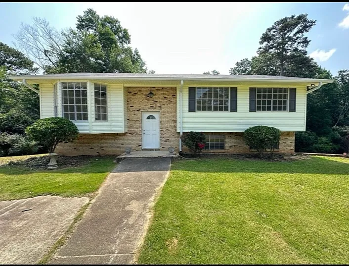1737 Magnolia St — Photo 1