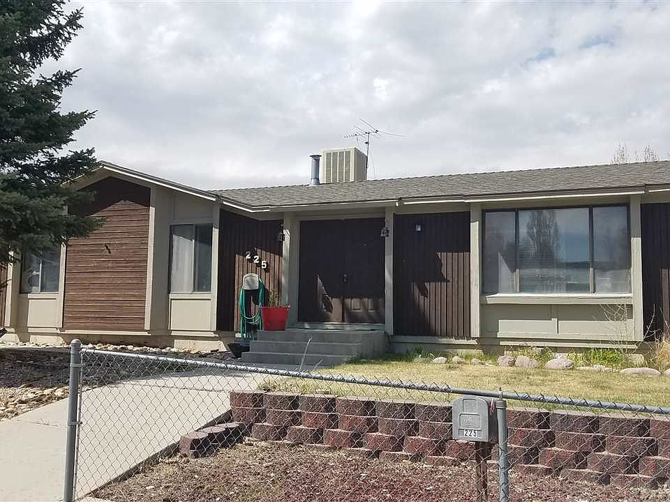 1st image of 225 Clear View Dr