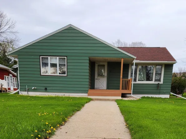 122 W 13th Ave, Redfield, SD 57469