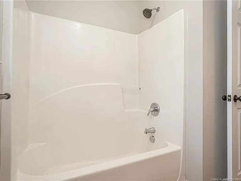 402 Roundtree Dr — Photo 33