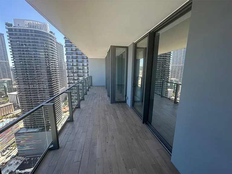 88 SW 7th St #3307 — Photo 9