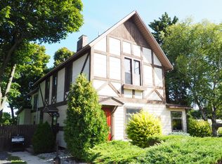 428 1st St #1-2-3, Manistee, MI 49660