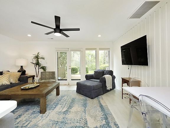 4th image of 904 Oak Tree Dr APT 904
