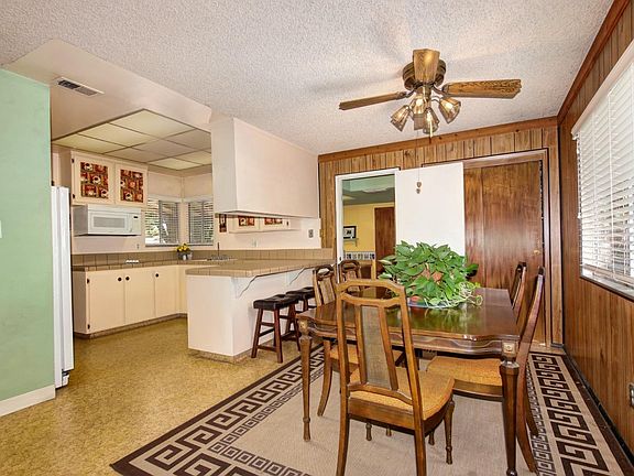 3rd image of 2469 Sunny Glen Way