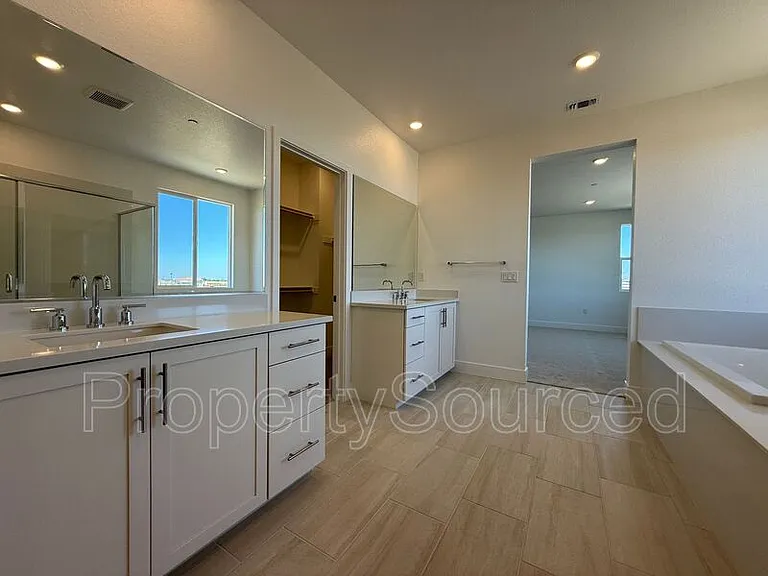 1336 N Martorella Ave — Photo 37