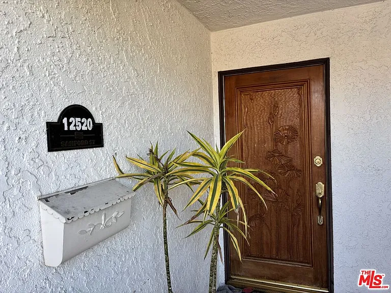 12520 Sanford St — Photo 2