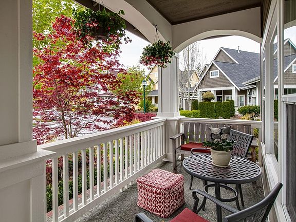 3rd image of 2692 22nd Ave NE