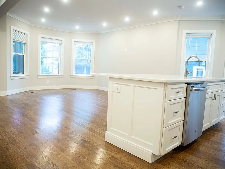 57 Quint Ave #3 — Photo 3