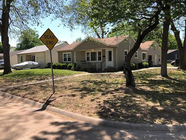 2 bed, 1048 sqft, $1,600 — Photo 1