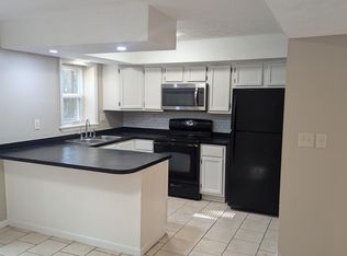 472 Woodview Dr, Lexington, KY 40515