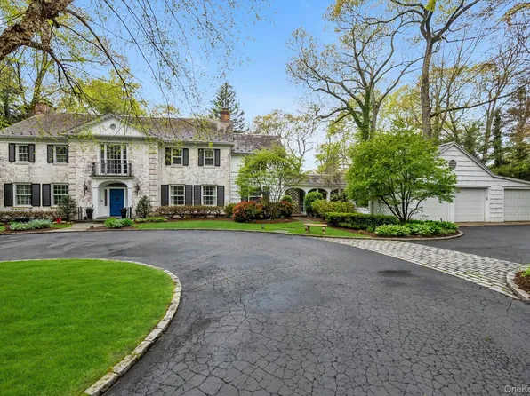 10 Hidden Pond, Muttontown, NY 11545