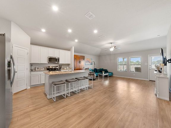 5th image of 805 Stonemanor Bay