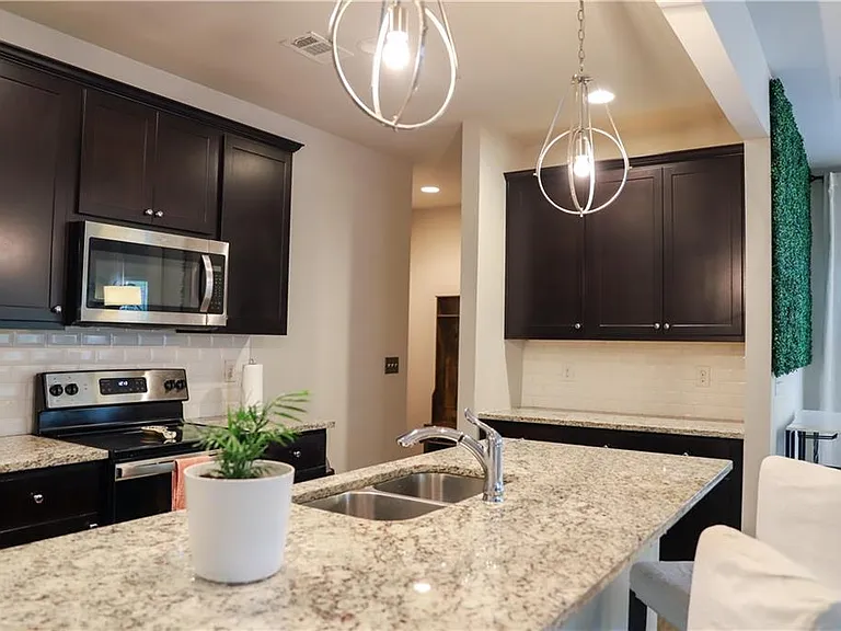 402 Mulberry Row SE — Photo 6