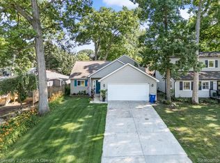 3633 Richmond St, Waterford, MI 48328