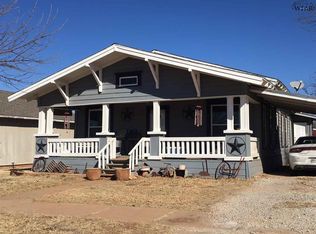 203 E Summit Ave, Electra, TX 76360