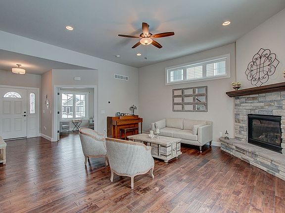 4th image of 1009 Waterford Ln